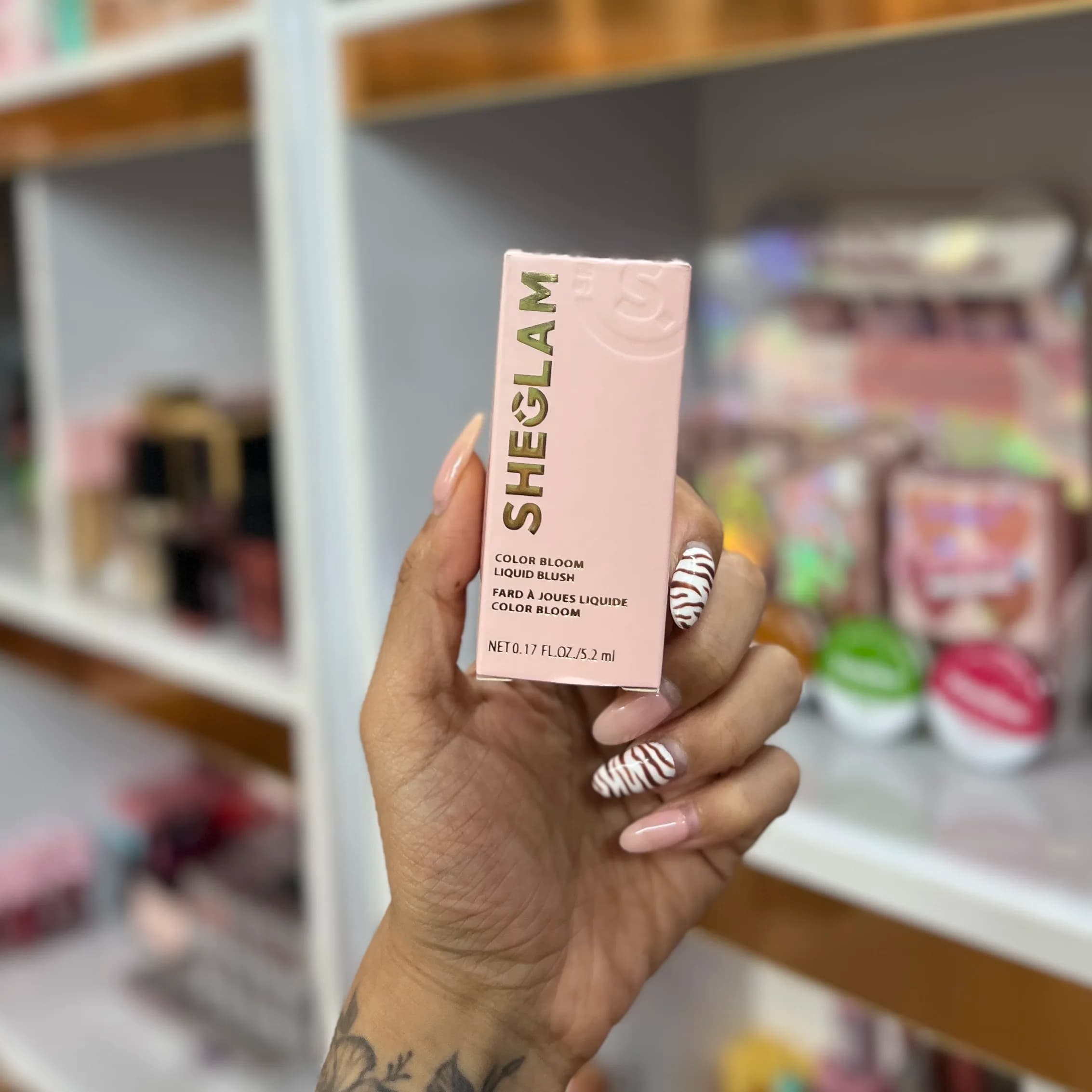 رژگونه مایع شیگلم رنگ Risky Business — تصویر ۴