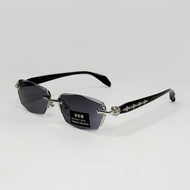 عینک فریم‌لس کروم هارتز Chrome Hearts مدل چندضلعی با عدسی هوشمند فتوکرومیک | مناسب زنانه و مردانه — تصویر ۳