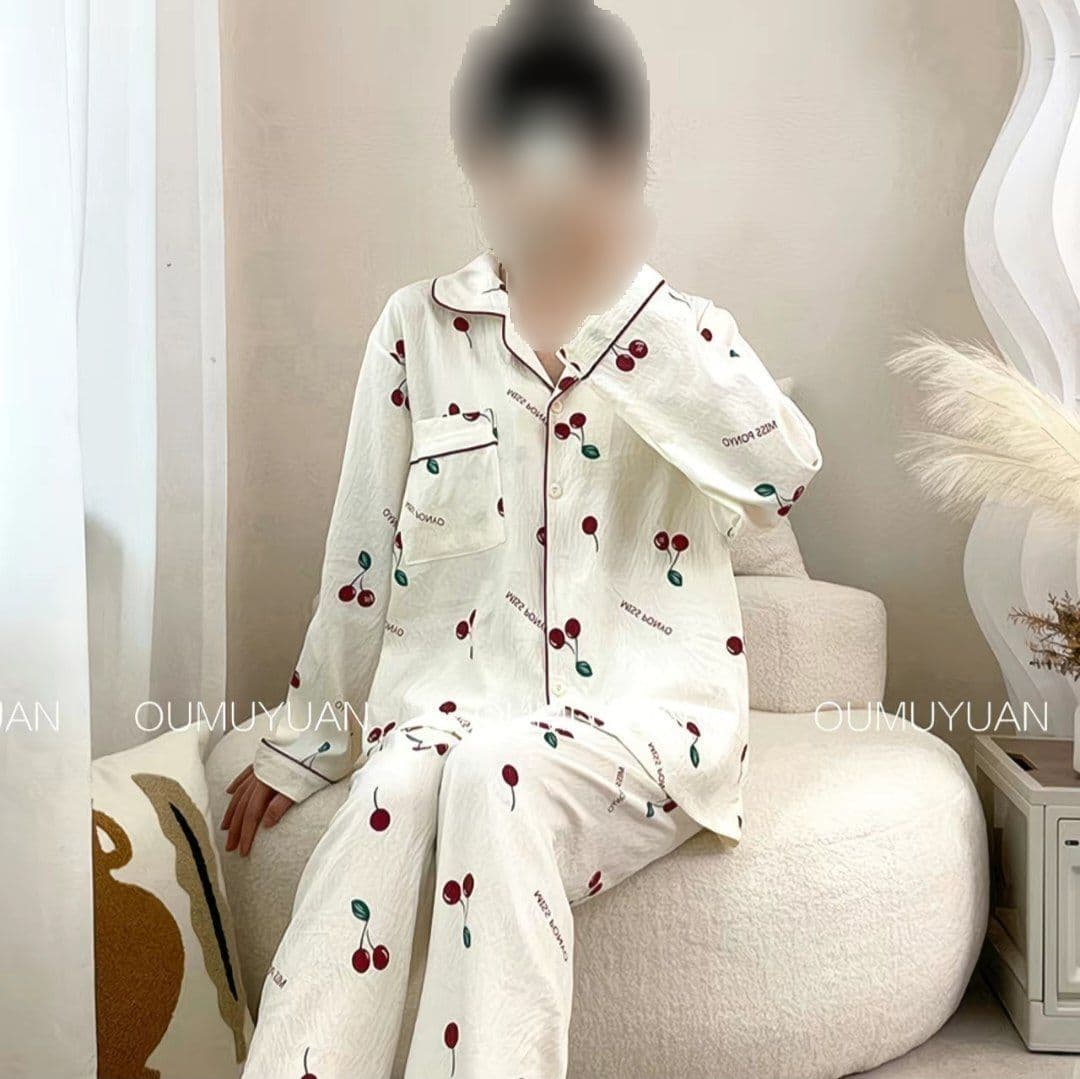 ست راحتی زنانه نخی طرح آلبالو | پیراهن و شلوار دکمهدار زنانه و دخترانه — تصویر ۵