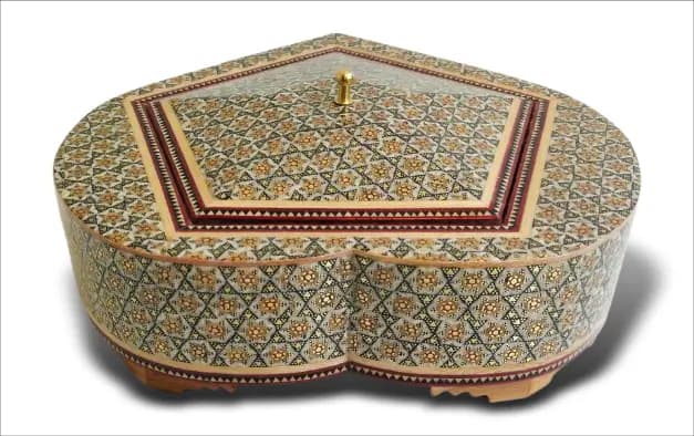 ست هدیه صنایع دستی: جعبه دستمال و شکلات‌خوری قلب خاتم‌کاری اصفهان — تصویر ۳