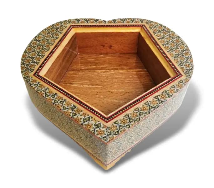 ست هدیه صنایع دستی: جعبه دستمال و شکلات‌خوری قلب خاتم‌کاری اصفهان — تصویر ۵