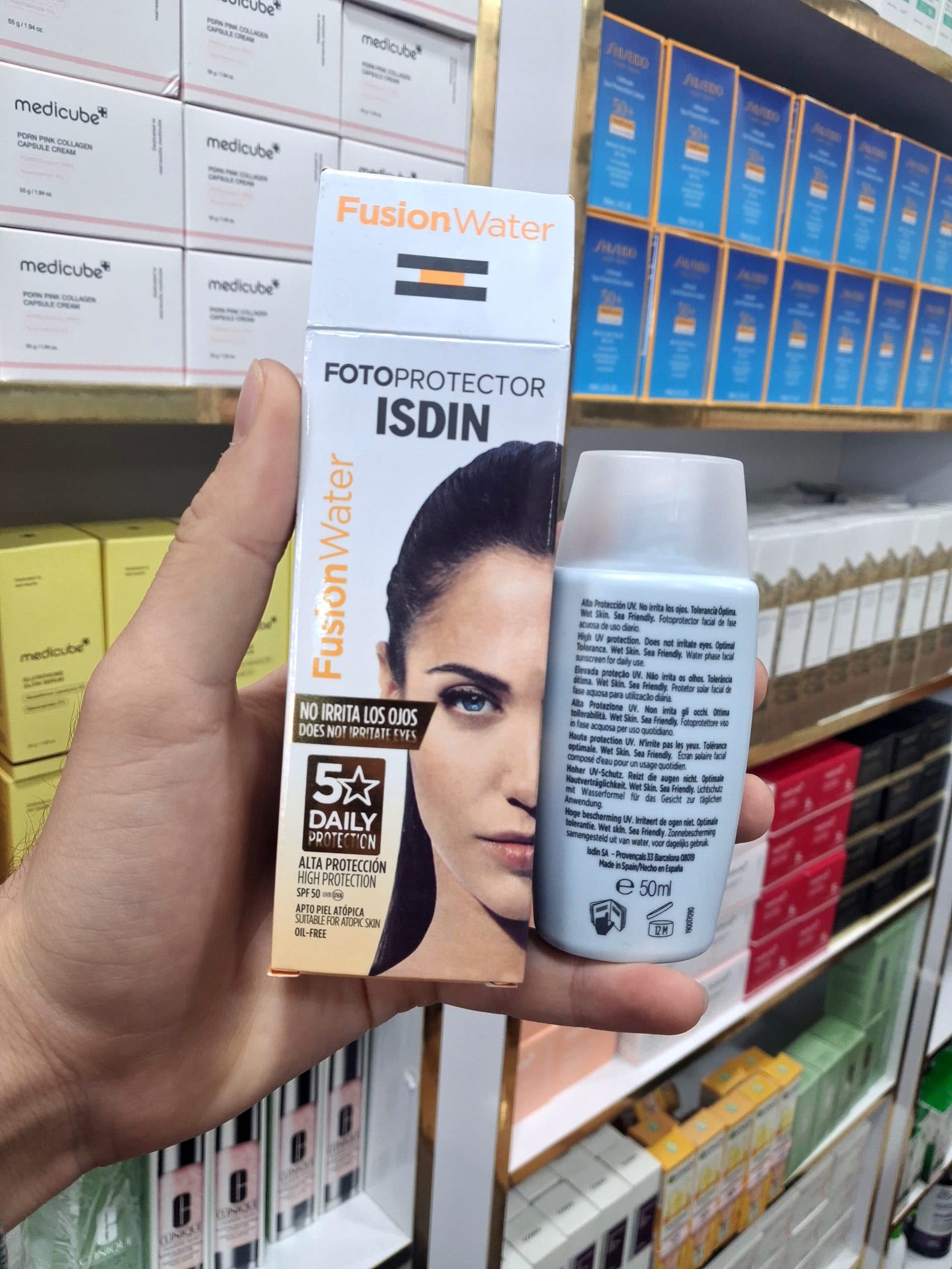 ضد آفتاب فیوژن واتر بی رنگ SPF50 حجم 50 میل — تصویر ۲