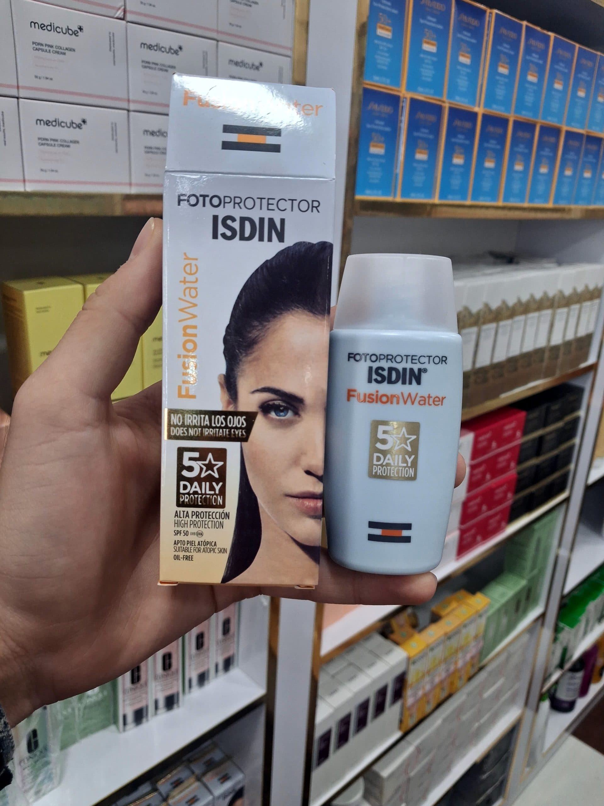 ضد آفتاب فیوژن واتر بی رنگ SPF50 حجم 50 میل