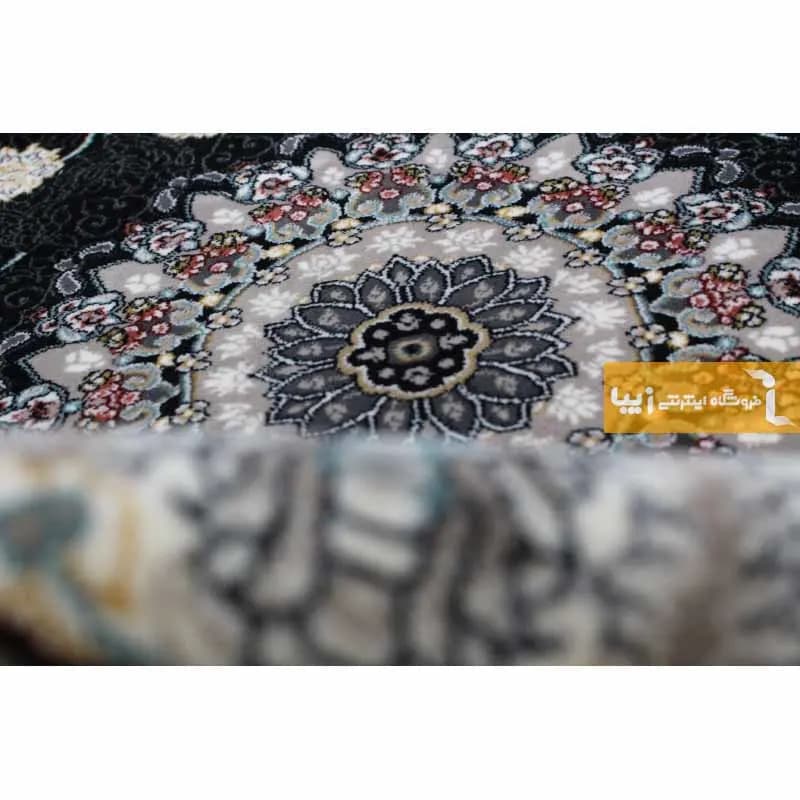 فرش گرد سرمه ای طرح اصفهان — تصویر ۴