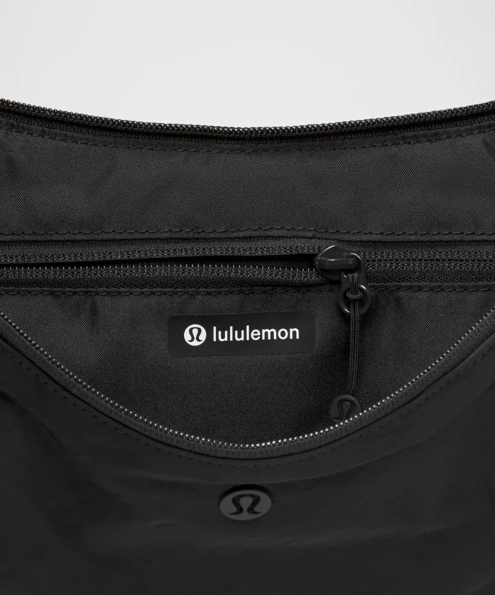 کیف رودوشی اسپرت لولولمون مدل Slouchy Sling (حجم ۶ لیتر) مشکی — تصویر ۶
