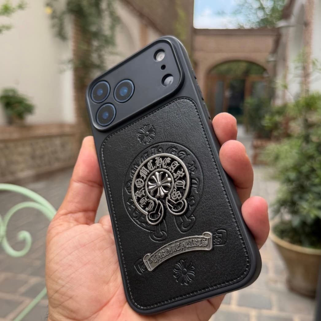قاب آیفون چرمی chrome hearts طرح نعل اسب