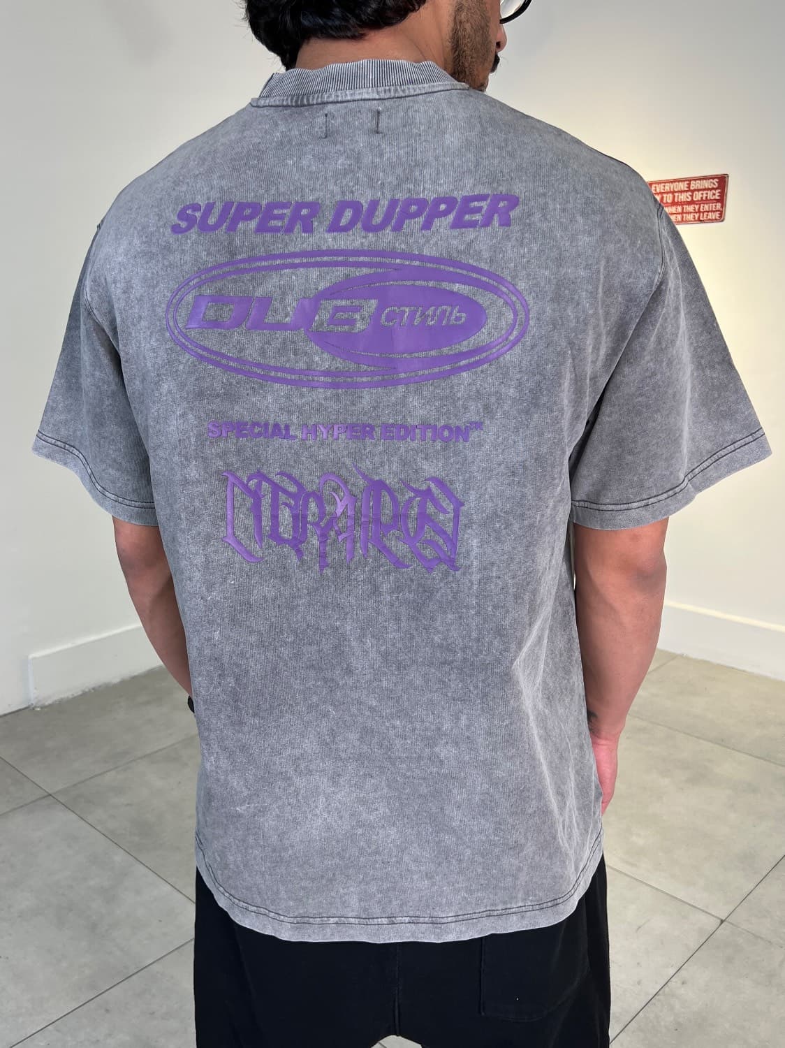 تیشرت سنگشور DUBHYPE طوسی کد 33389B — تصویر ۴
