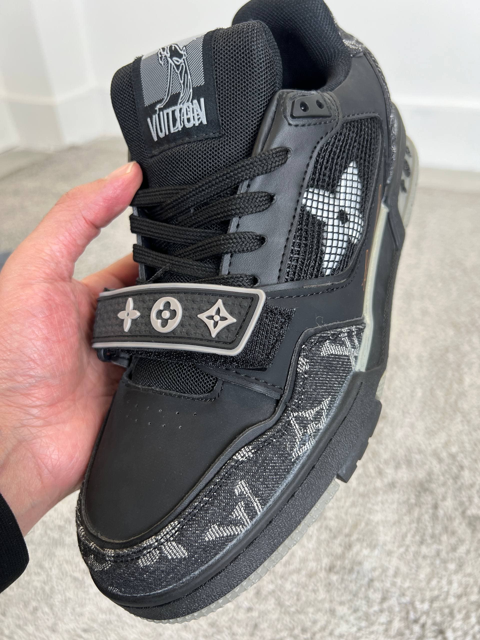 کتونی چسبی Louis Vuitton مشکی کد 77258AB — تصویر ۴