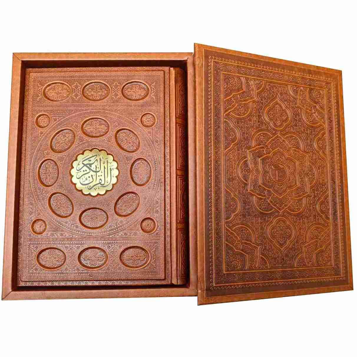 قرآن کریم وزیری جعبه دار برجسته (1335) — تصویر ۳