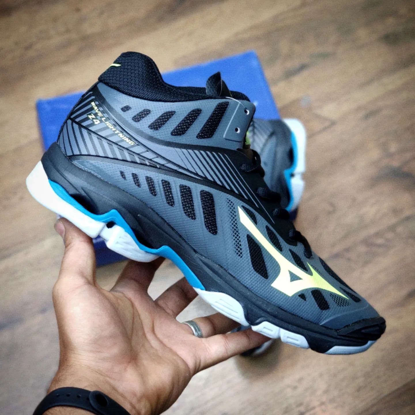 کفش والیبال میزانو مدل Mizuno Wave Lightning Z4 — تصویر ۲