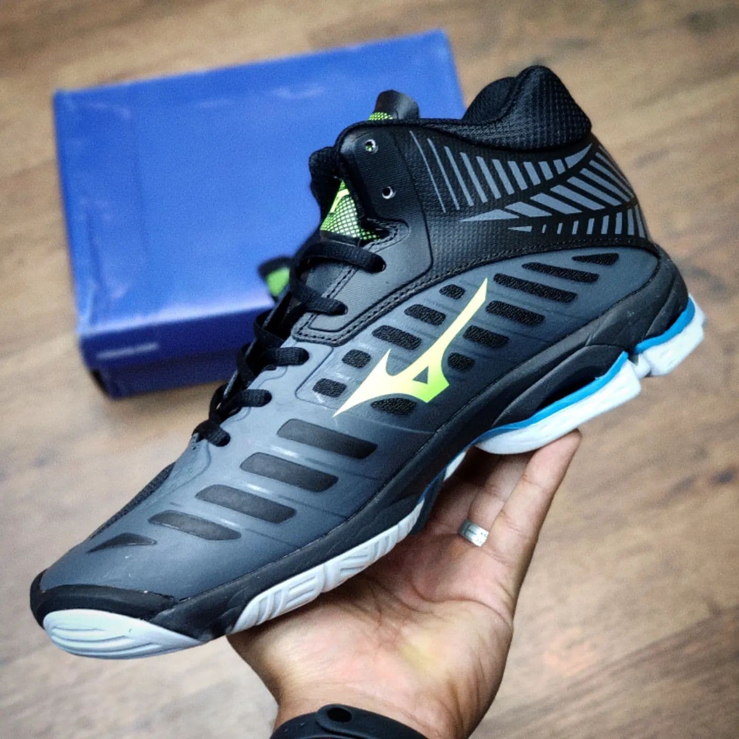 کفش والیبال میزانو مدل Mizuno Wave Lightning Z4 — تصویر ۳