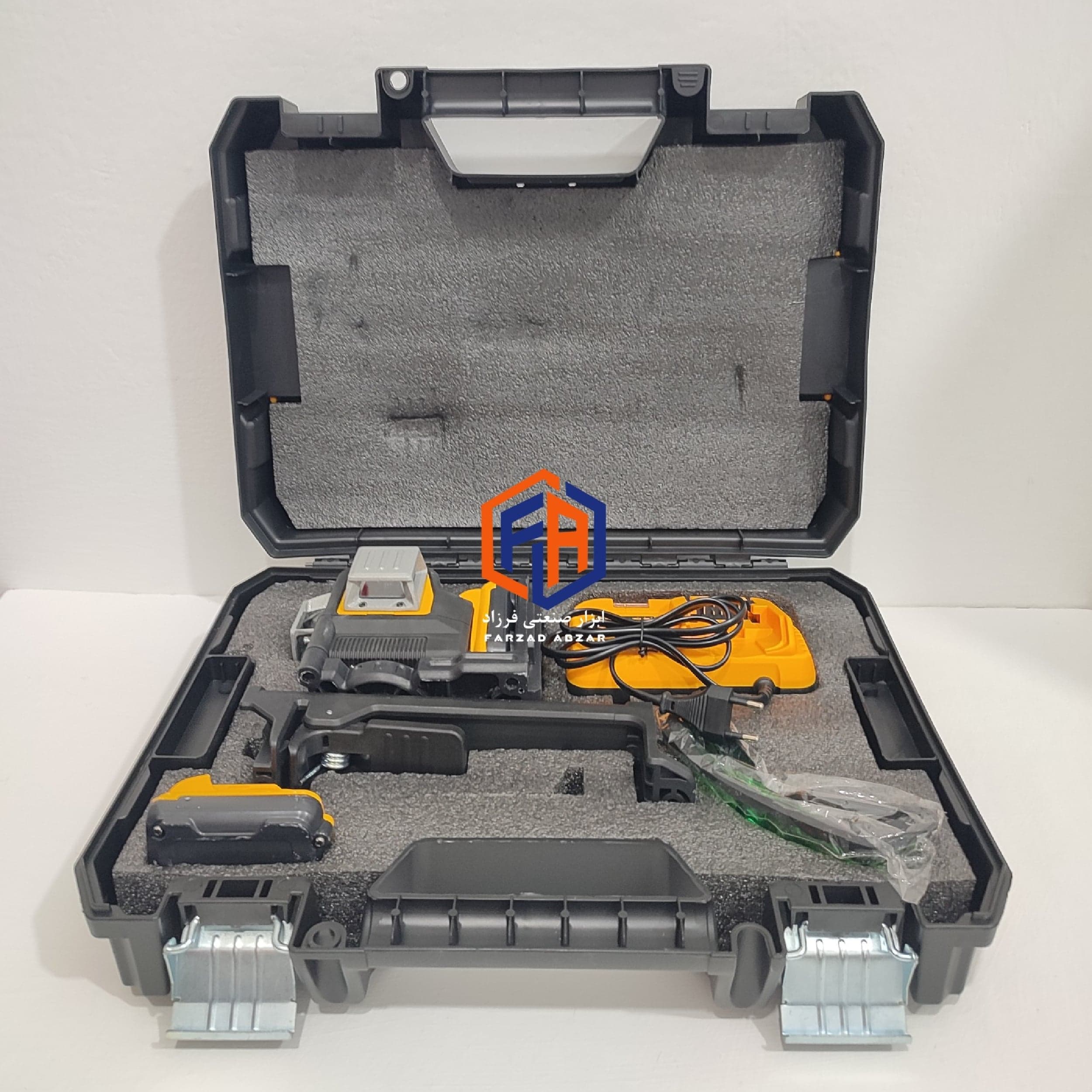 تراز لیزری جعبه بزرگ دیوالت سه بعدی دیوالت به همراه براکت گیره مدل DEWALT12-line — تصویر ۶