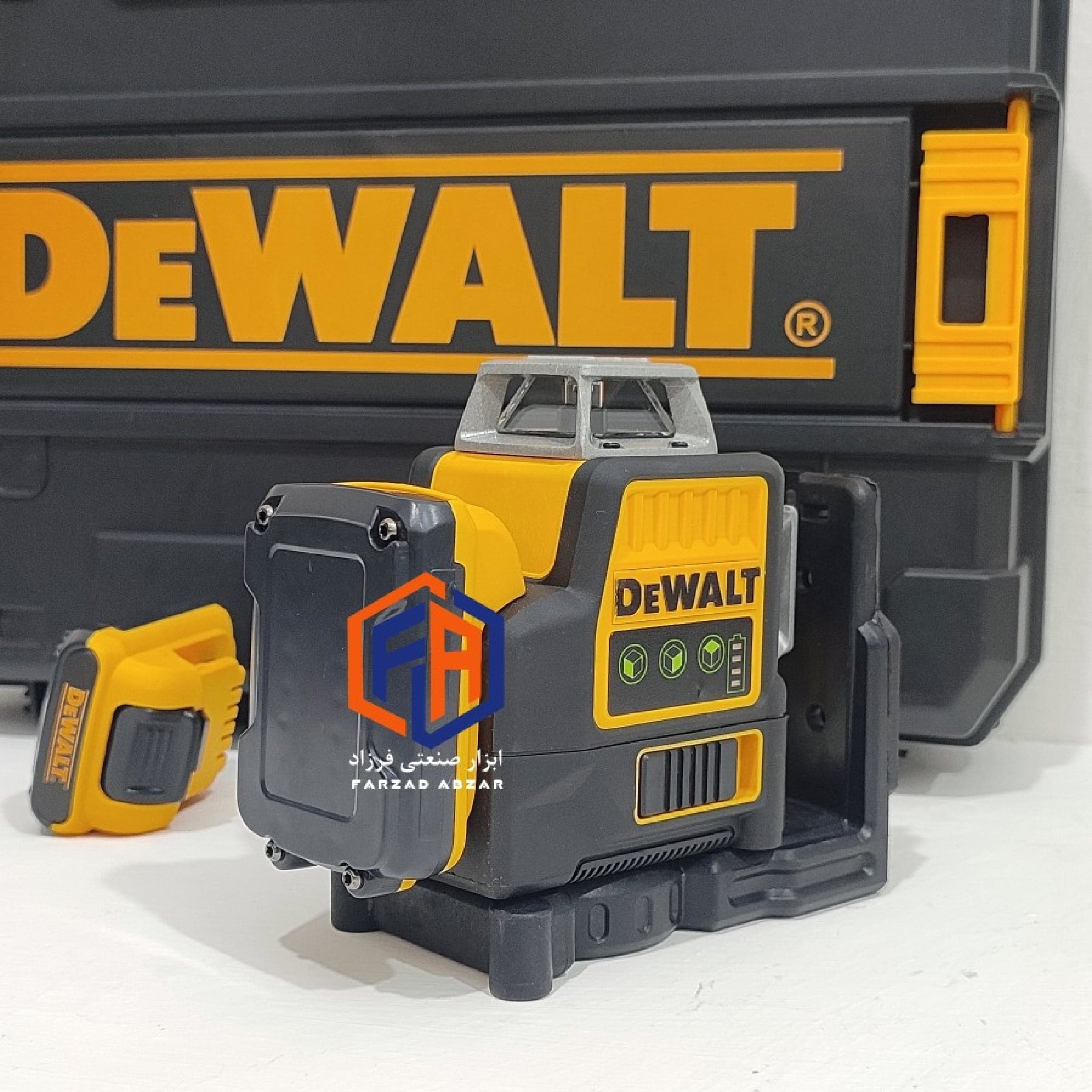 تراز لیزری جعبه بزرگ دیوالت سه بعدی دیوالت به همراه براکت گیره مدل DEWALT12-line