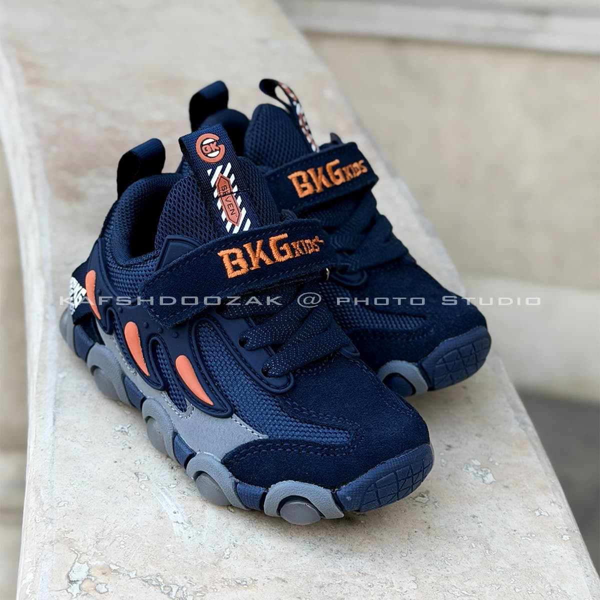 کفش چراغدار بسیار نرم و راحت |برند BKG مدل ZYC225008 | اورجینال — تصویر ۲