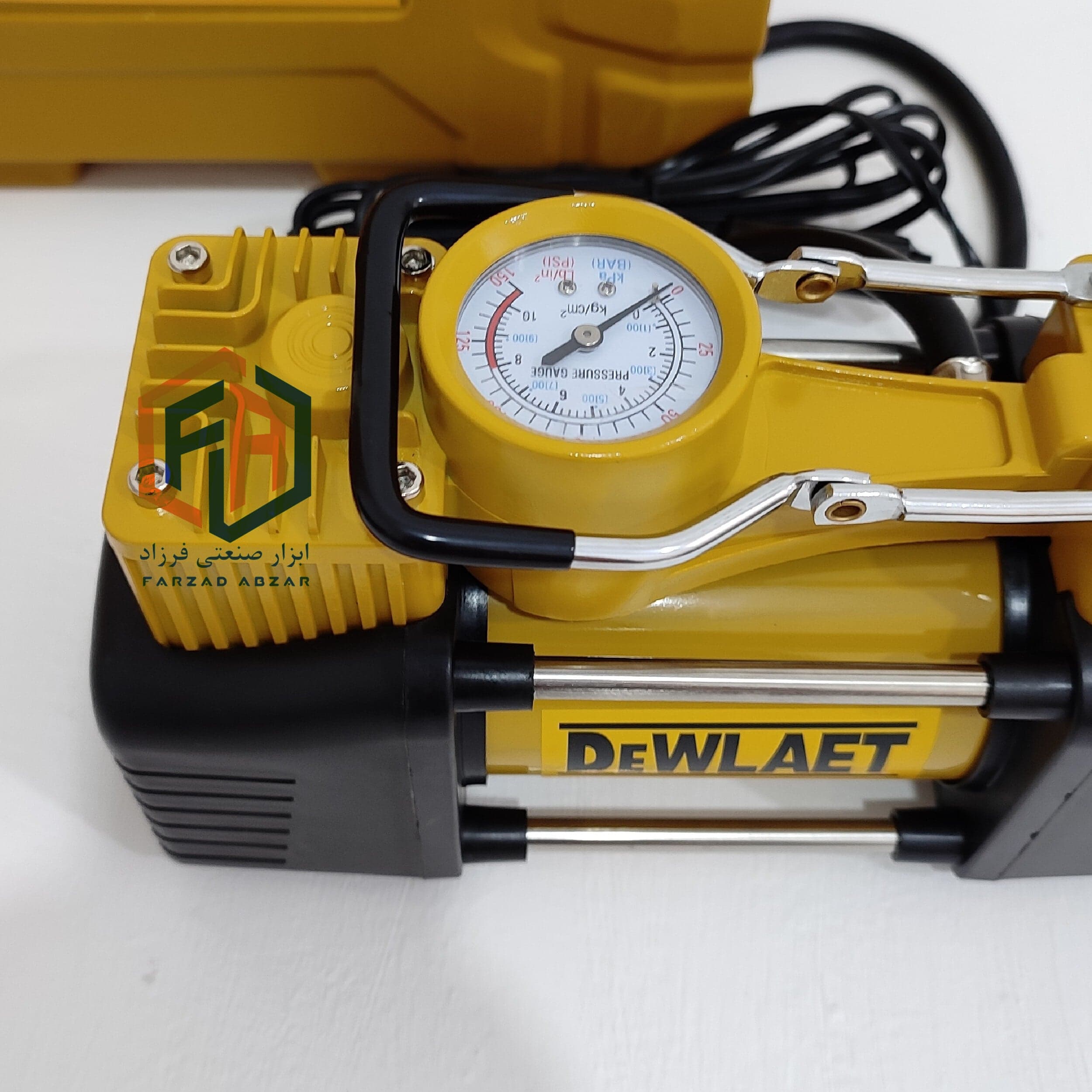 پمپ باد فندکی دو سیلندر دیوالت مدل 12v — تصویر ۴