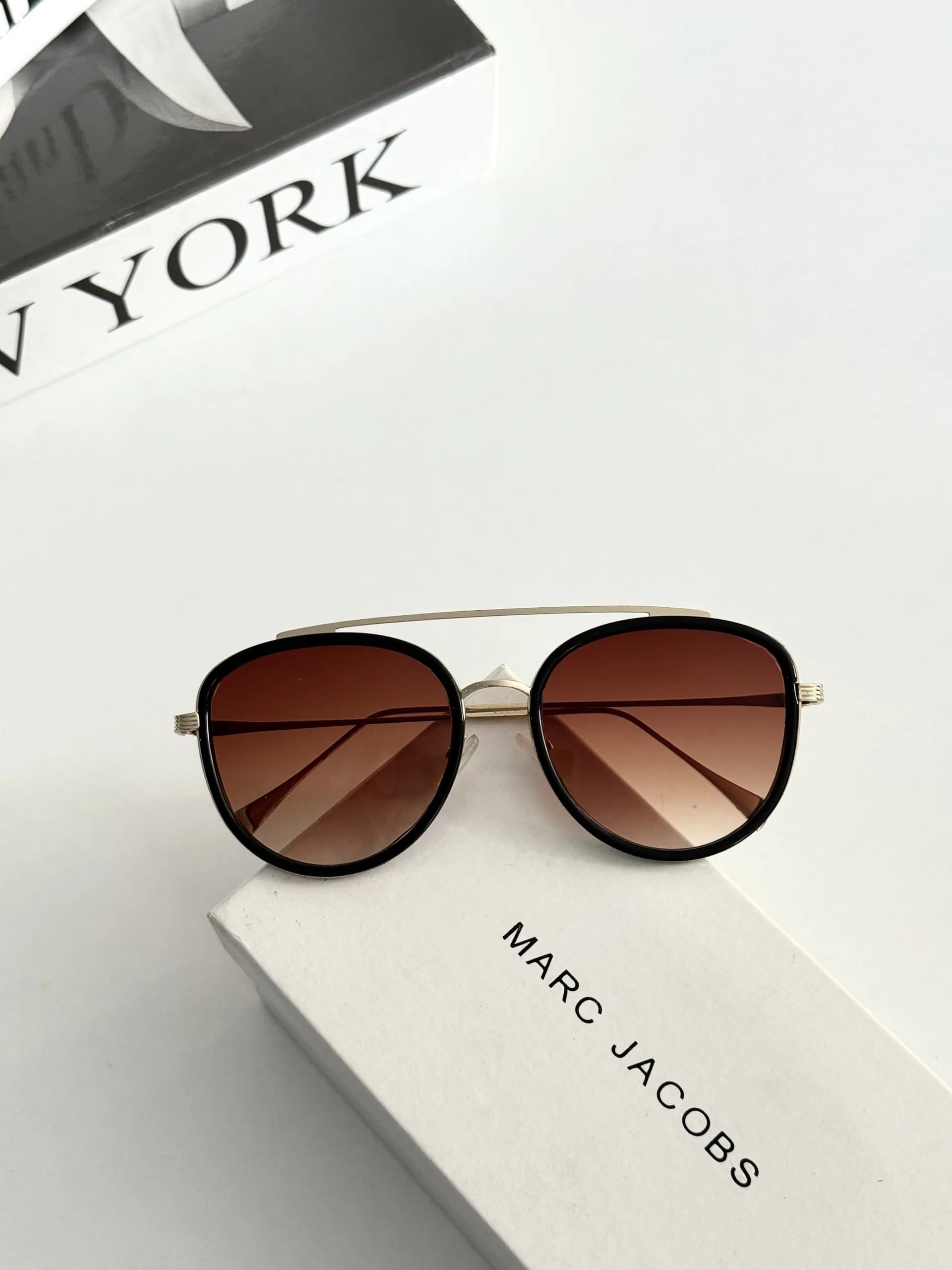 عینک آفتابی زنانه برند Gucci فریم فلزی یووی 400 — تصویر ۱۱