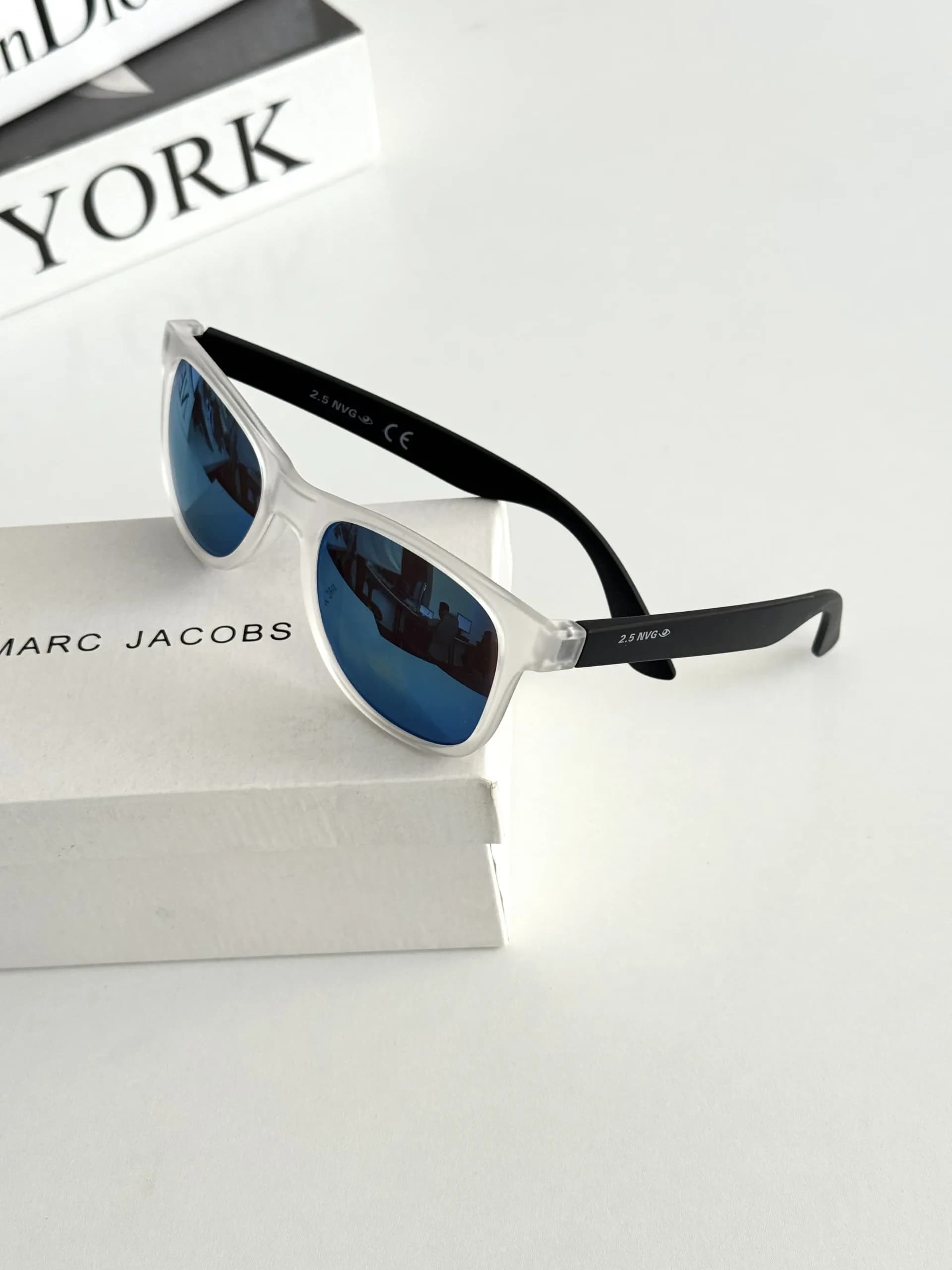 عینک آفتابی مردانه برند Rayban فریم کائوچو جیوه ای یووی 400 — تصویر ۲