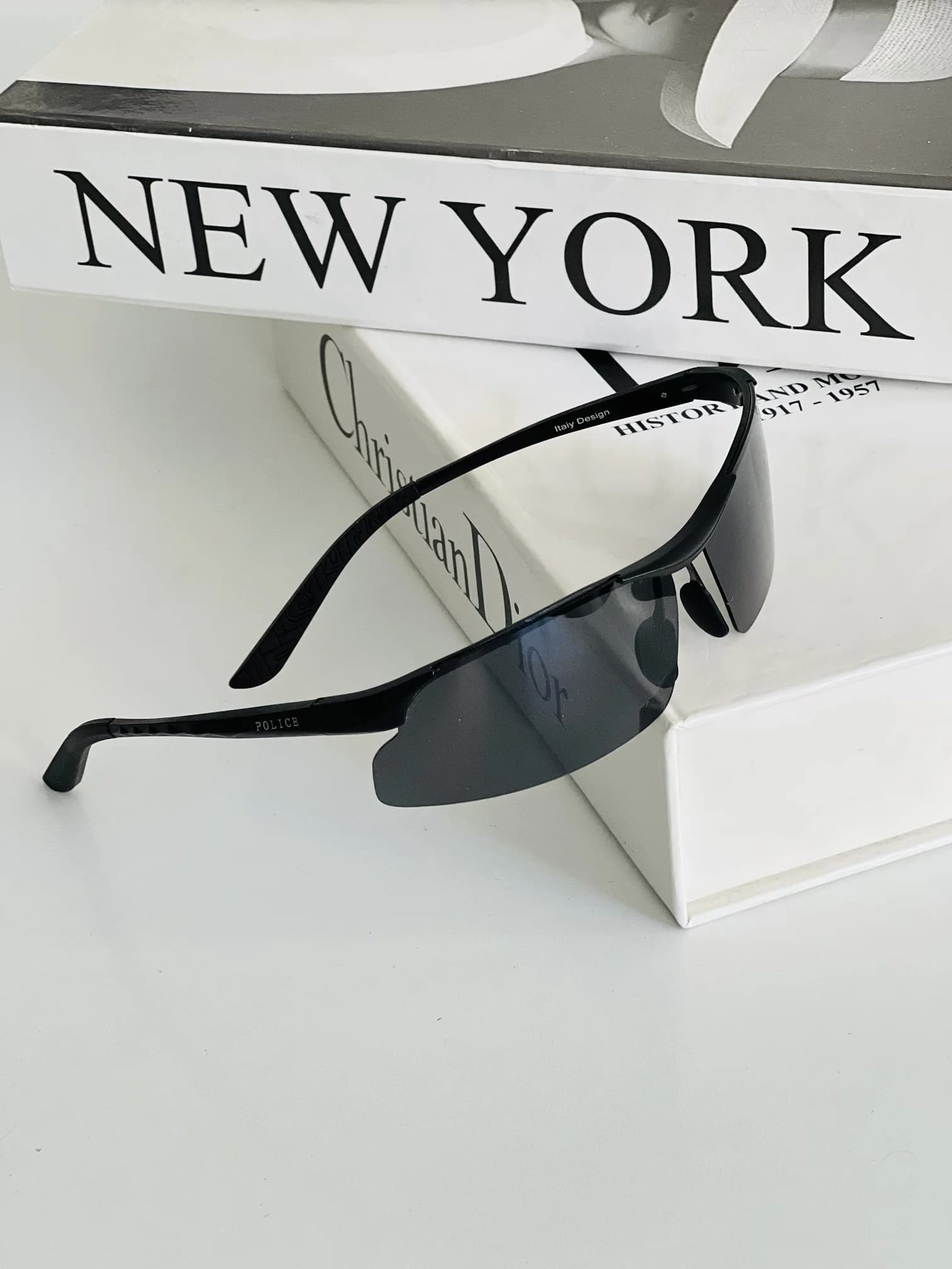عینک آفتابی اورجینال برند Versace مردانه فریم کائوچو مشکی یووی 400 — تصویر ۲
