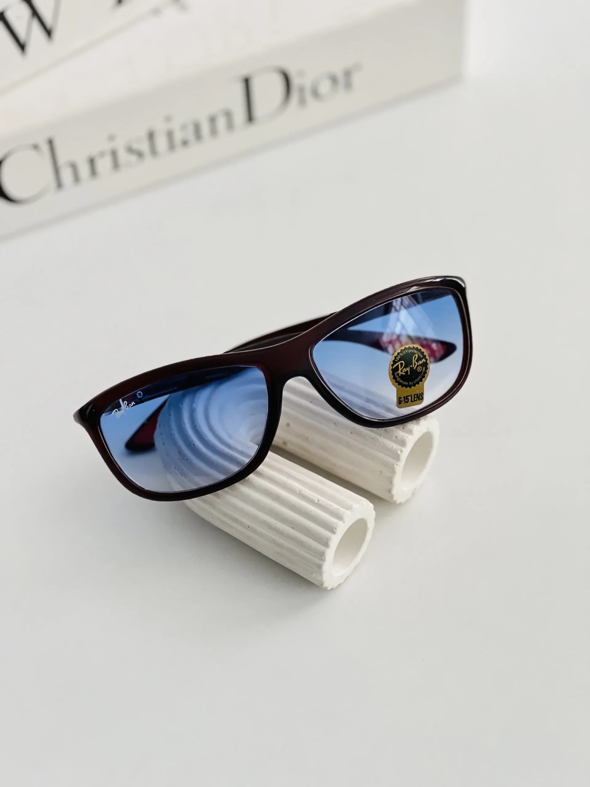عینک آفتابی اورجینال برند Rayban مردانه فریم کائوچو آبی یووی 400 — تصویر ۲
