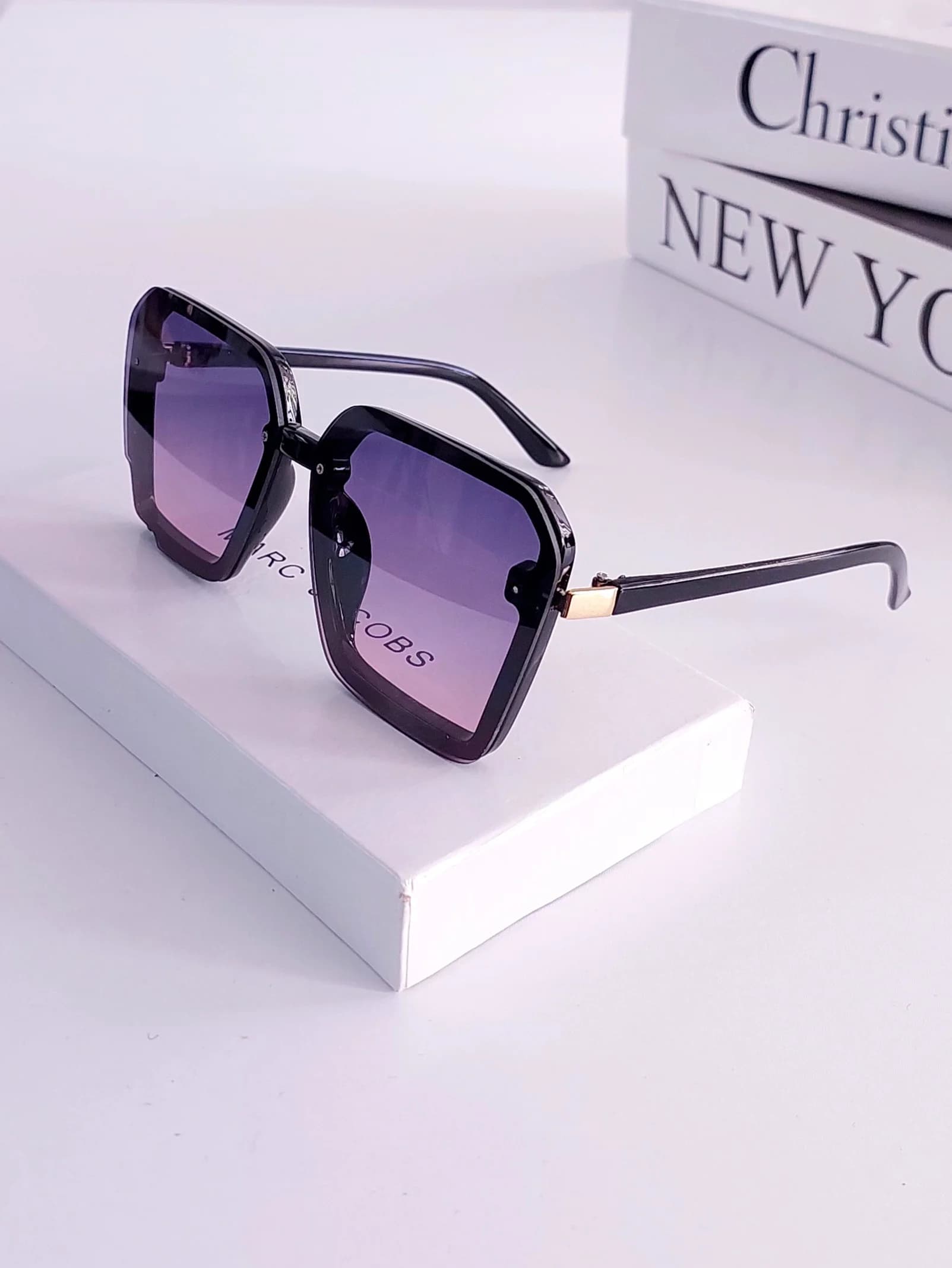 عینک آفتابی زنانه برند Prada فریم کائوچو قهوه ای یووی 400