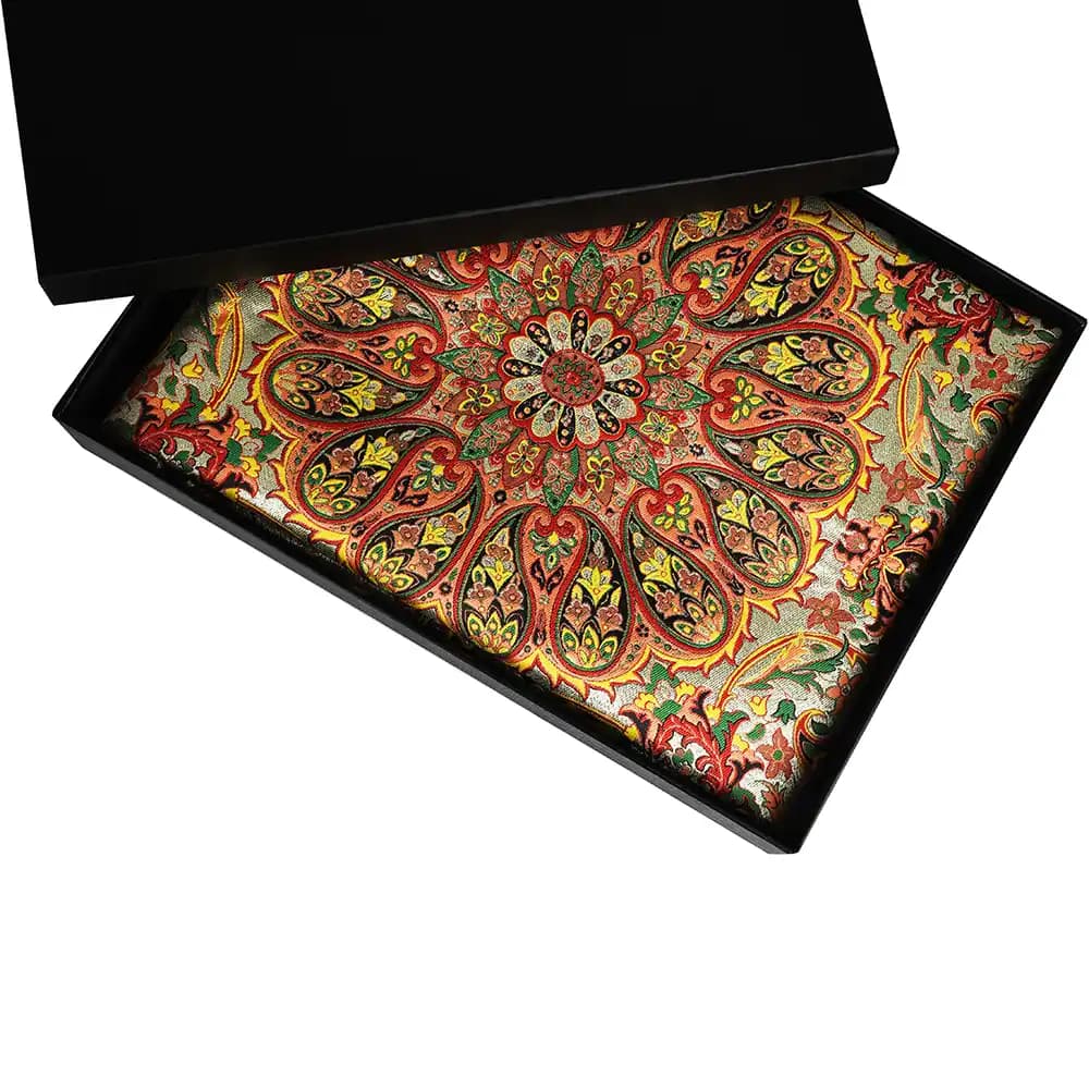 ست سه تکه سجاده و جانماز ترمه زربافت نفیس همادیس طرح افشار طلایی کد TR07-S — تصویر ۵