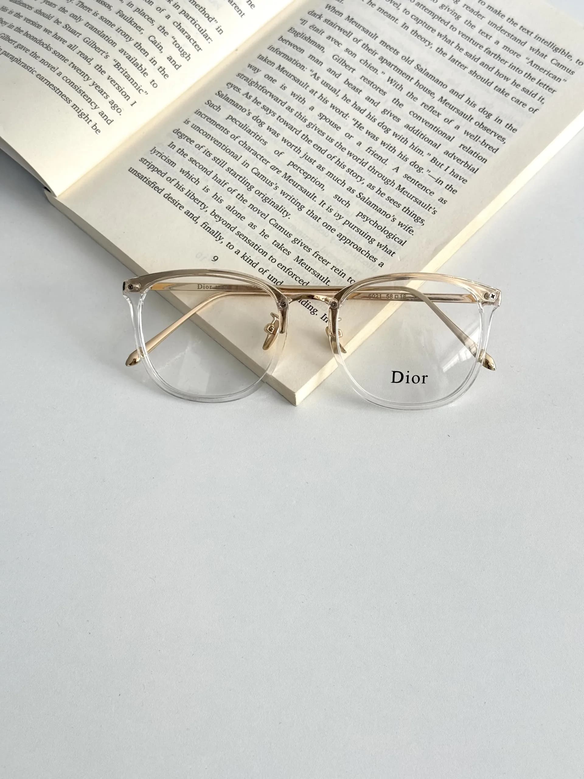 عینک طبی پینترستی فریم کائوچو شفاف برند Dior — تصویر ۲