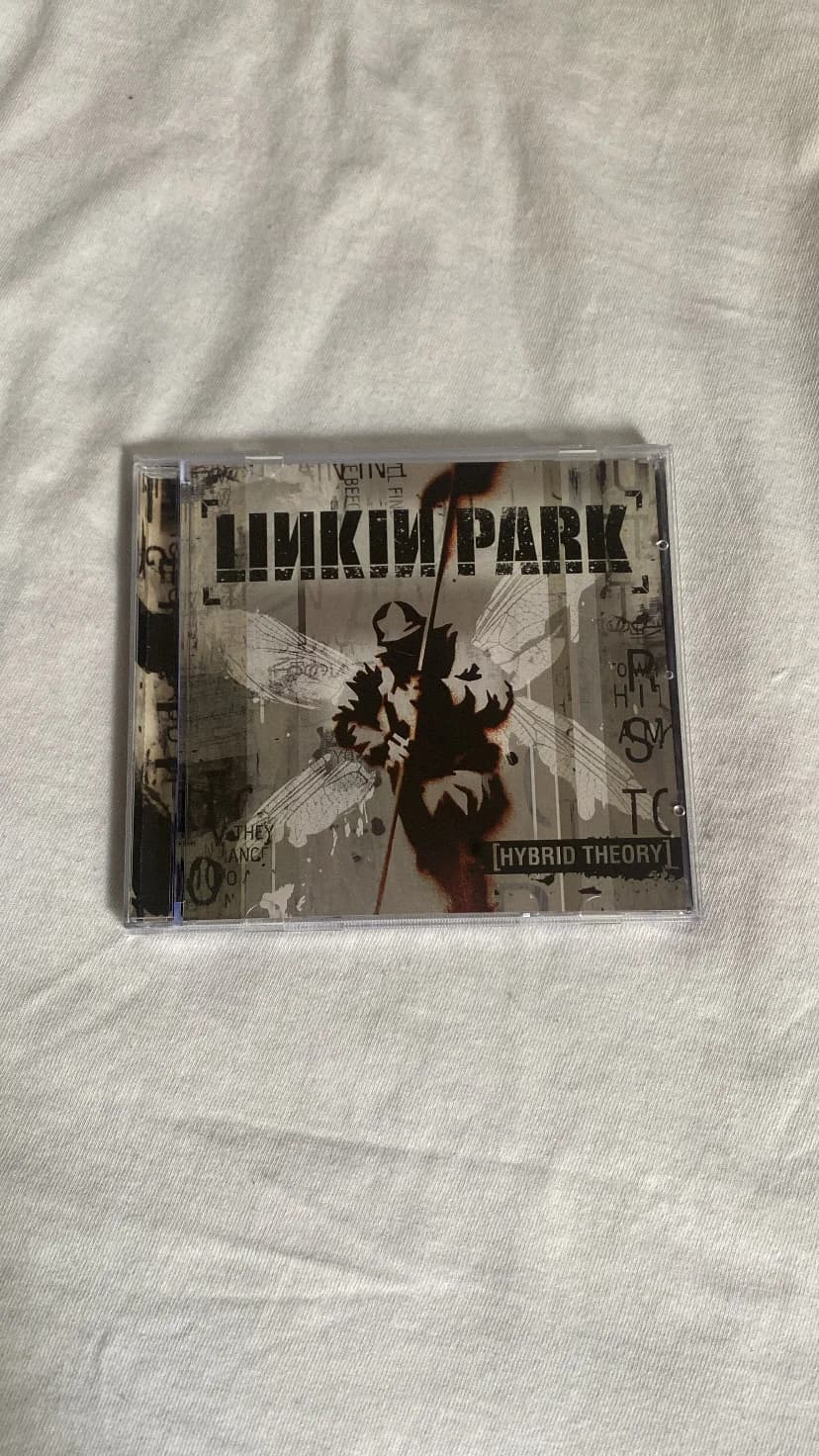 البوم hybrid theory از linkin park — تصویر ۳
