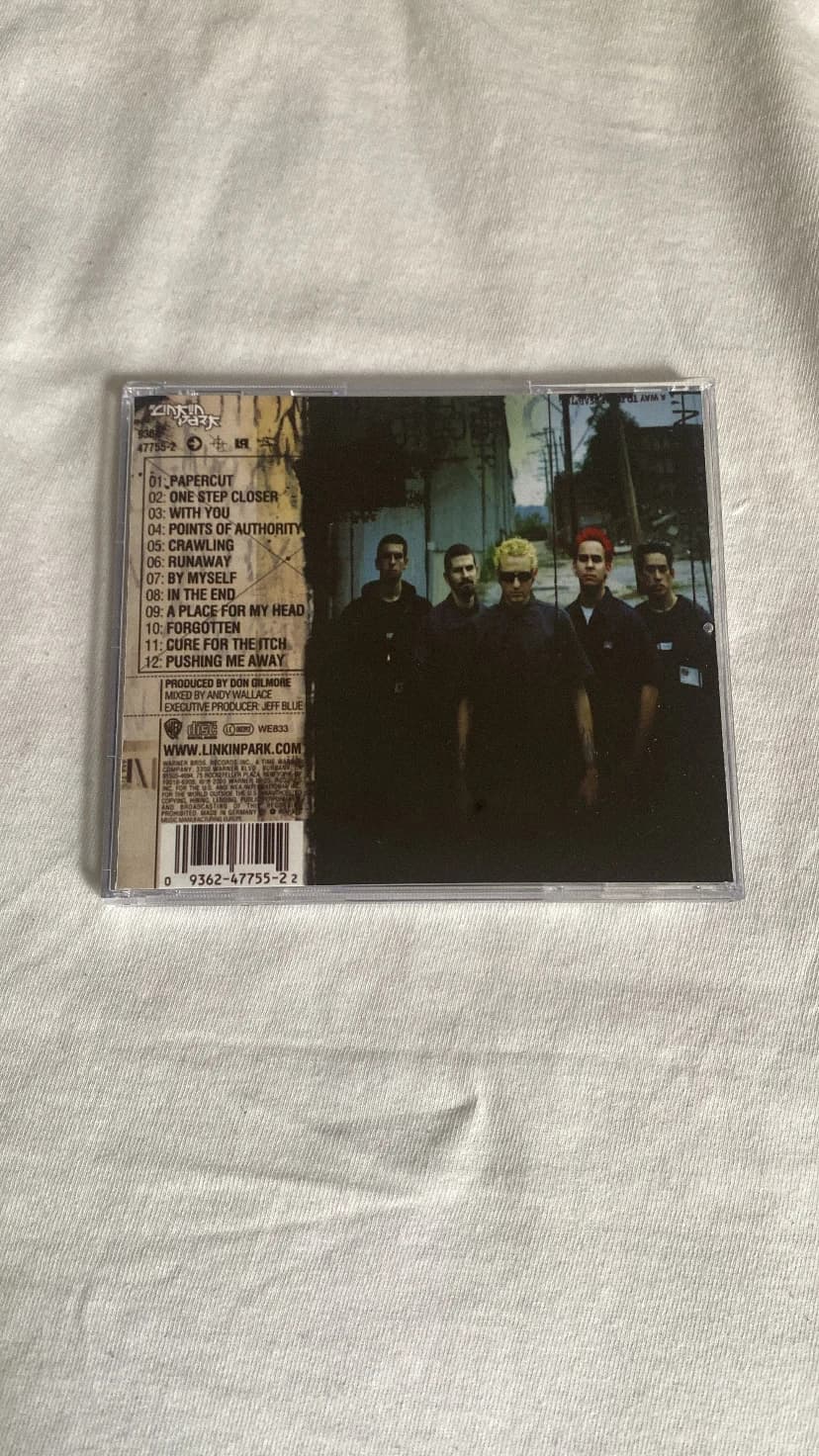 البوم hybrid theory از linkin park — تصویر ۲