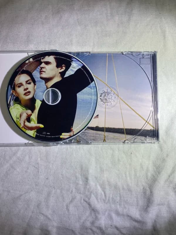البوم nfr از lana del rey — تصویر ۵