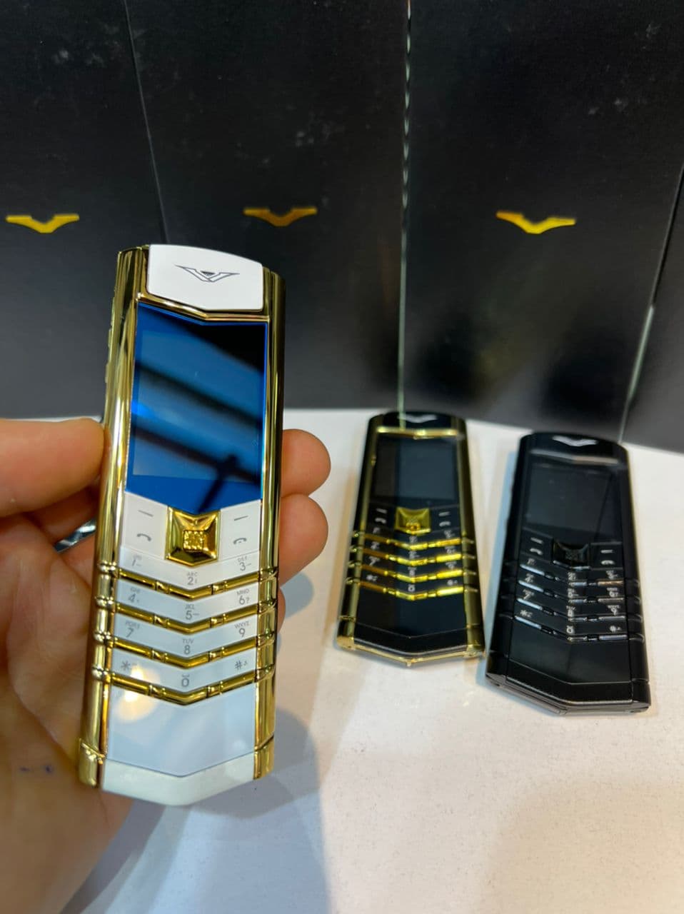 گوشی موبایل لاکچری طرح سیگنیچر ورتو VERTU V10 — تصویر ۴