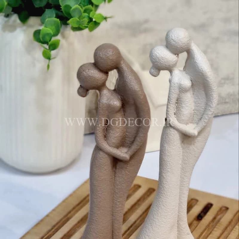 مجسمه عشق ایستاده