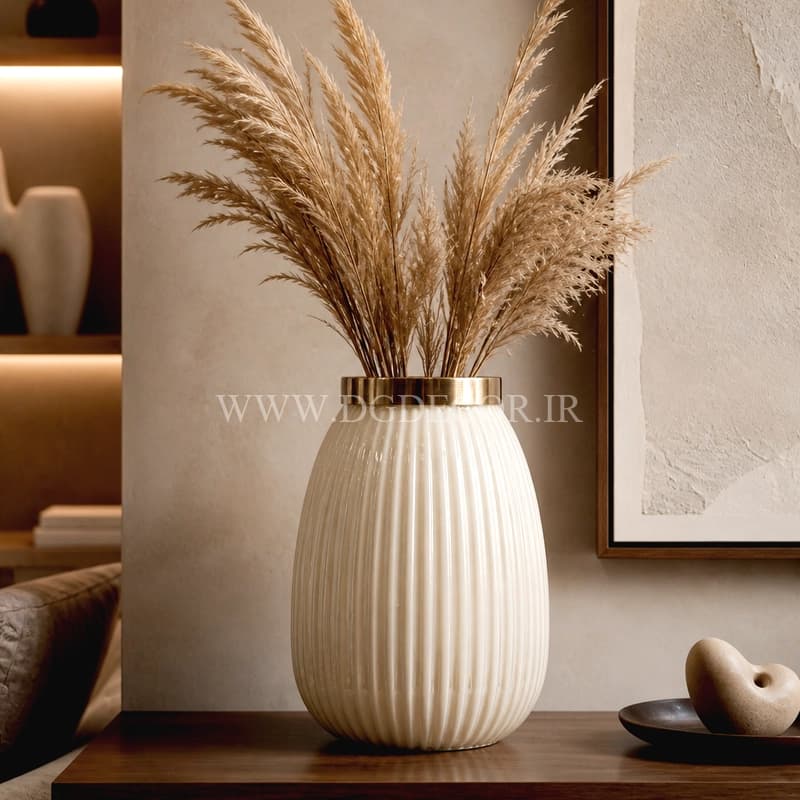 گلدان شیشه ای لب طلایی مینیمال