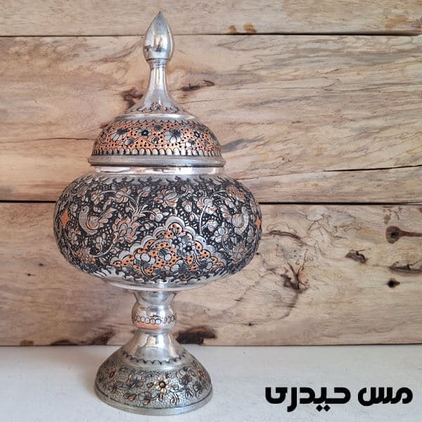 شکلات خوری مسی قلم کاری شده پایه دار ماهلین — تصویر ۳