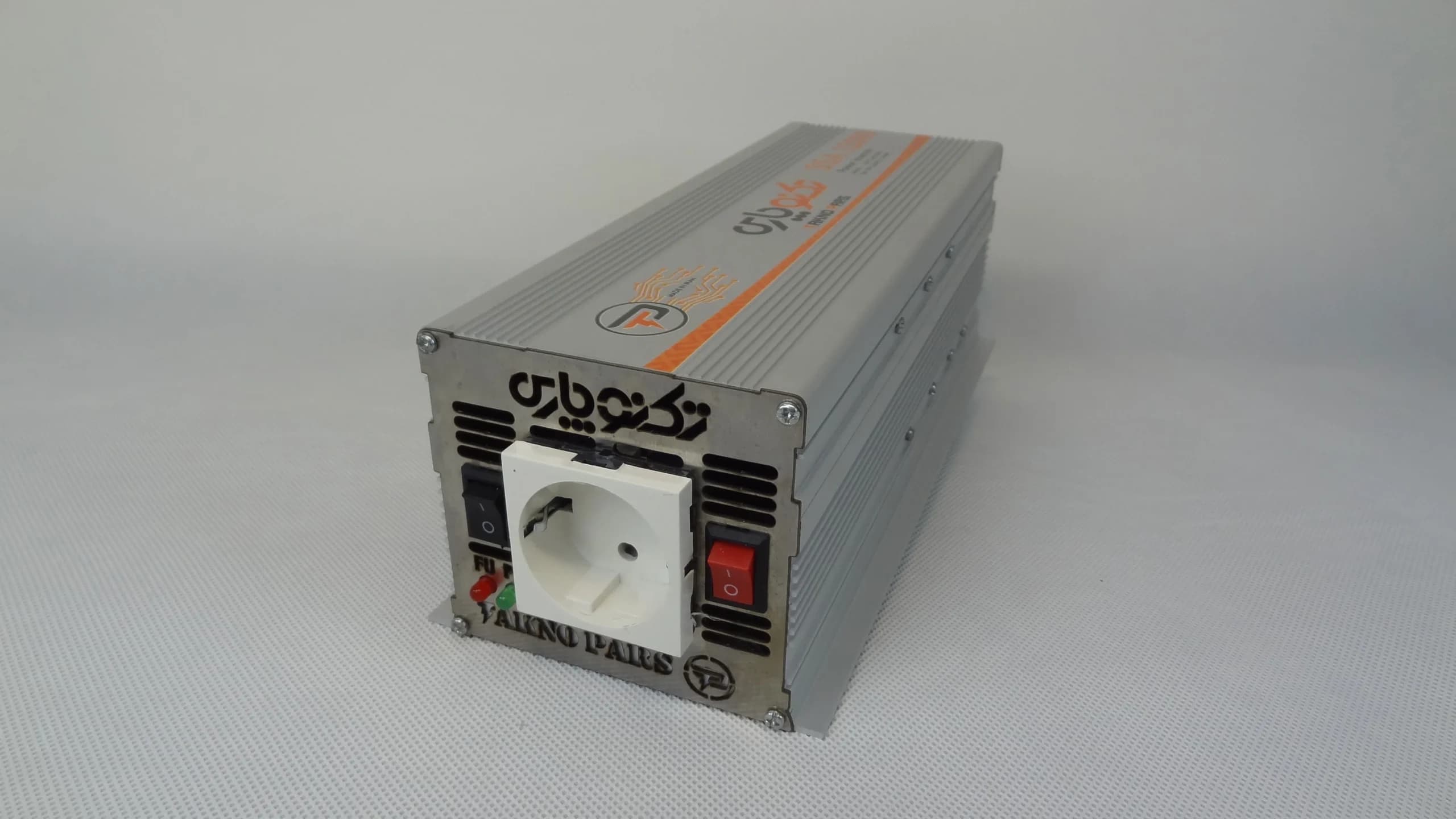 مبدل برق خودرو تکنو پارس SSA12000 — تصویر ۲