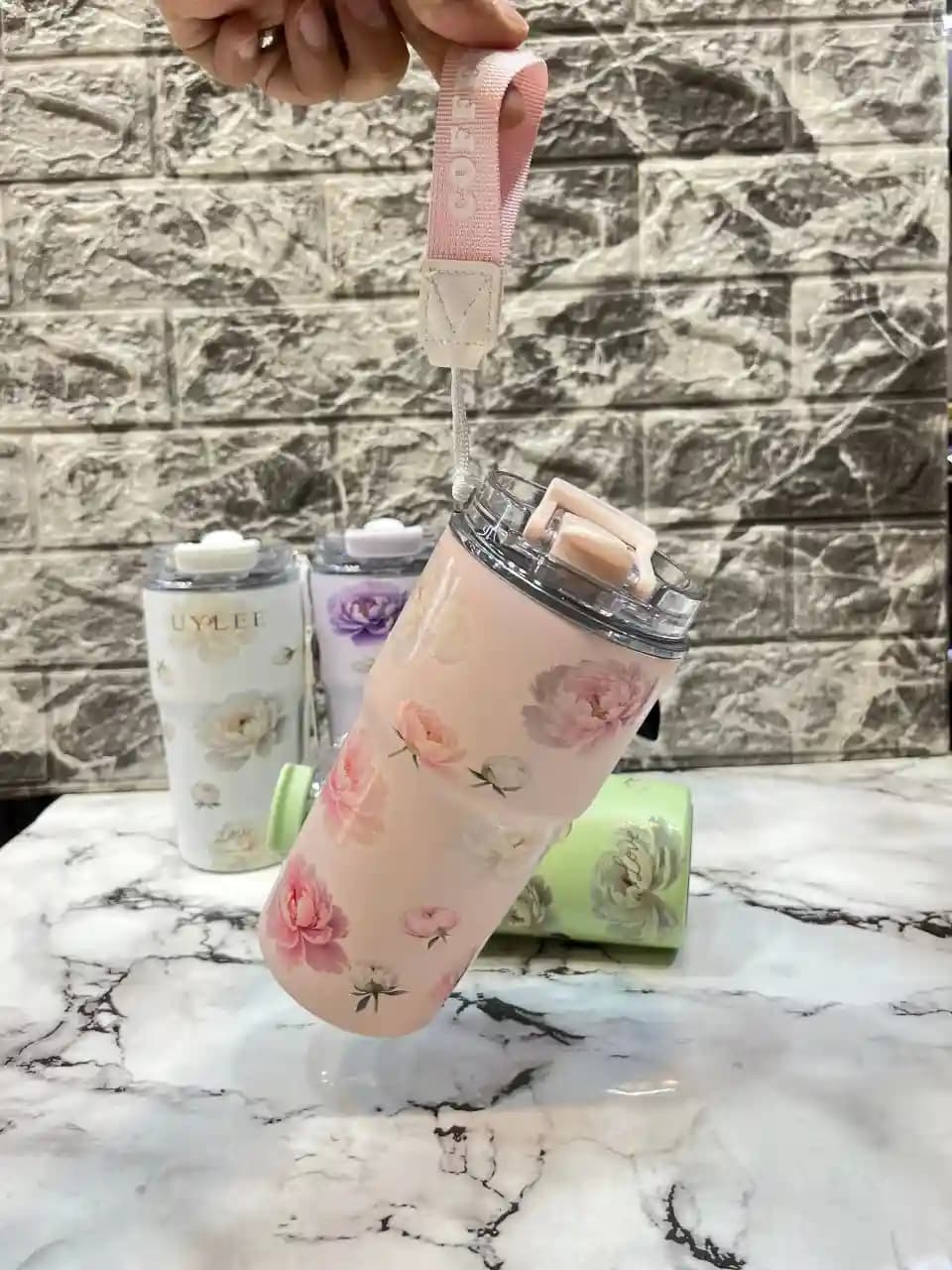 تراول ماگ گلدار صورتی UYLEE ۵۰۰ میلی‌لیتر | درب آسان‌نوش | استیل دوجداره | برند SZM | مالیا — تصویر ۵