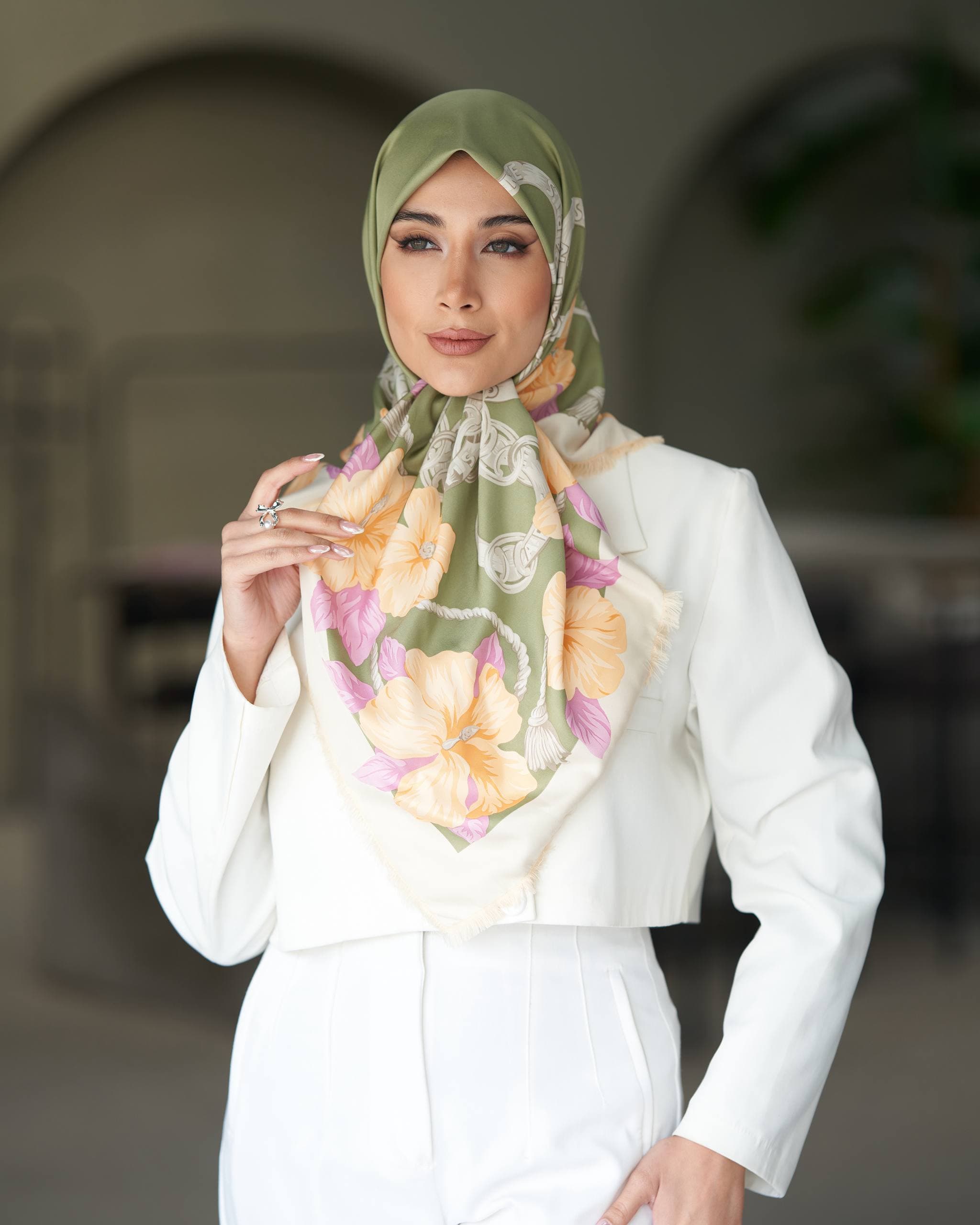 روسری ابریشم ریشه سوزنی سلین — تصویر ۲