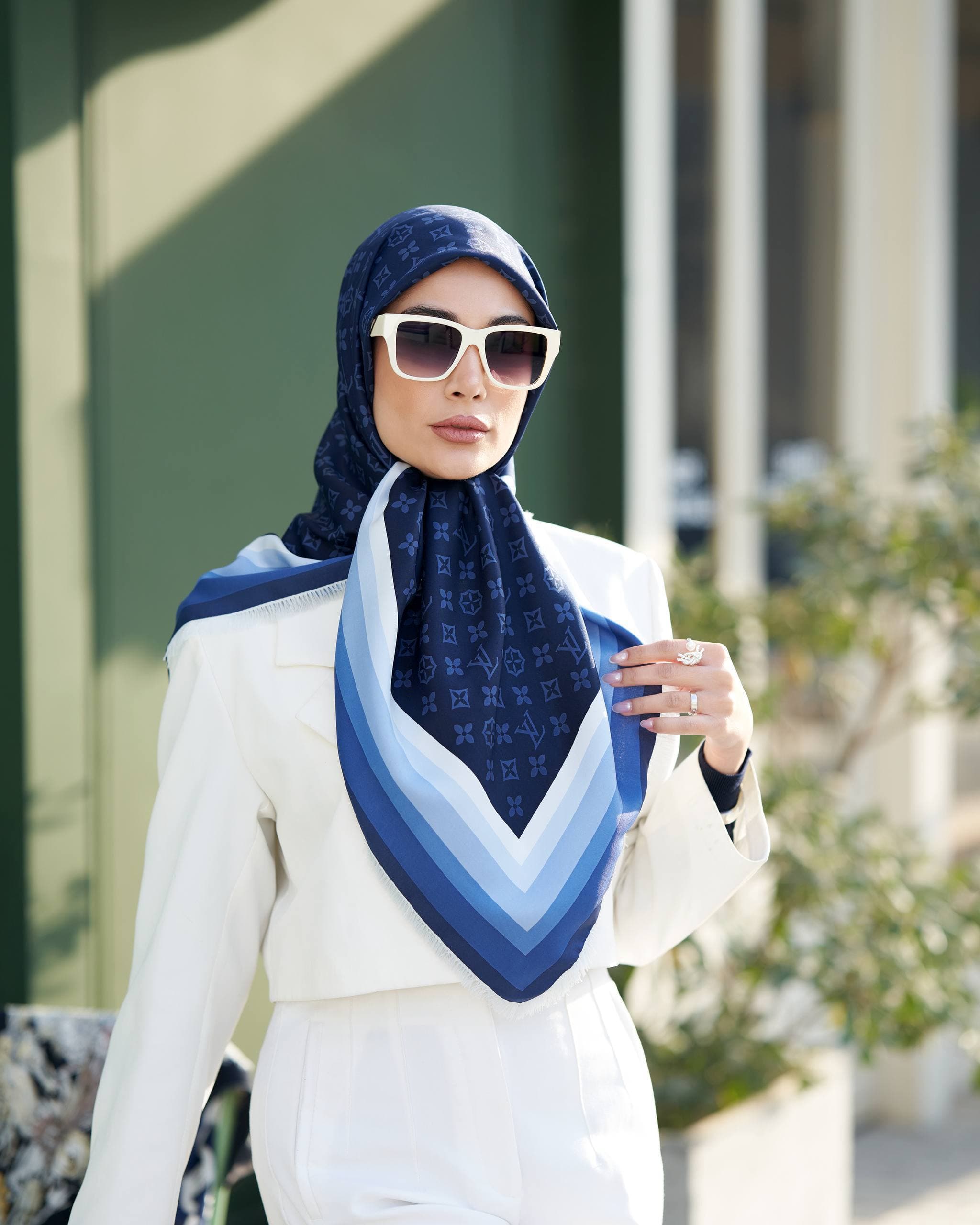 روسری ابریشم توییل ریشه سوزنی ال وی