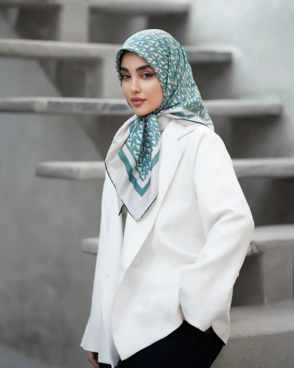 روسری ابریشم توییل مایکل کورس — تصویر ۵