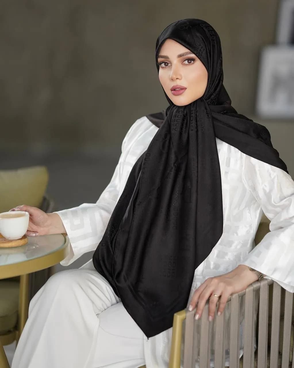 روسری ابریشم ژاکارد مشکی — تصویر ۵