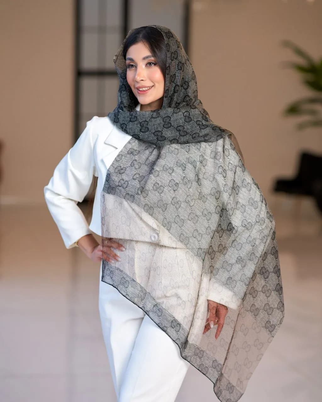 شال ابریشم تور گوچی — تصویر ۷