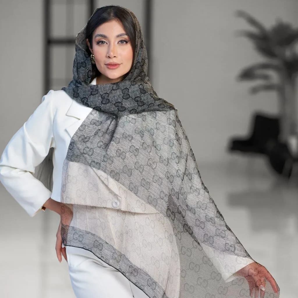 شال ابریشم تور گوچی — تصویر ۶
