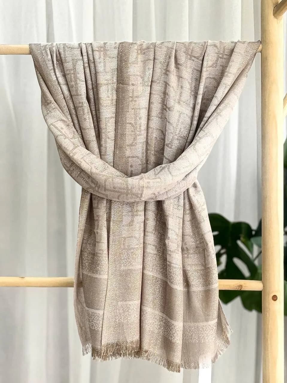 شال لمه دار مارک Dior — تصویر ۳