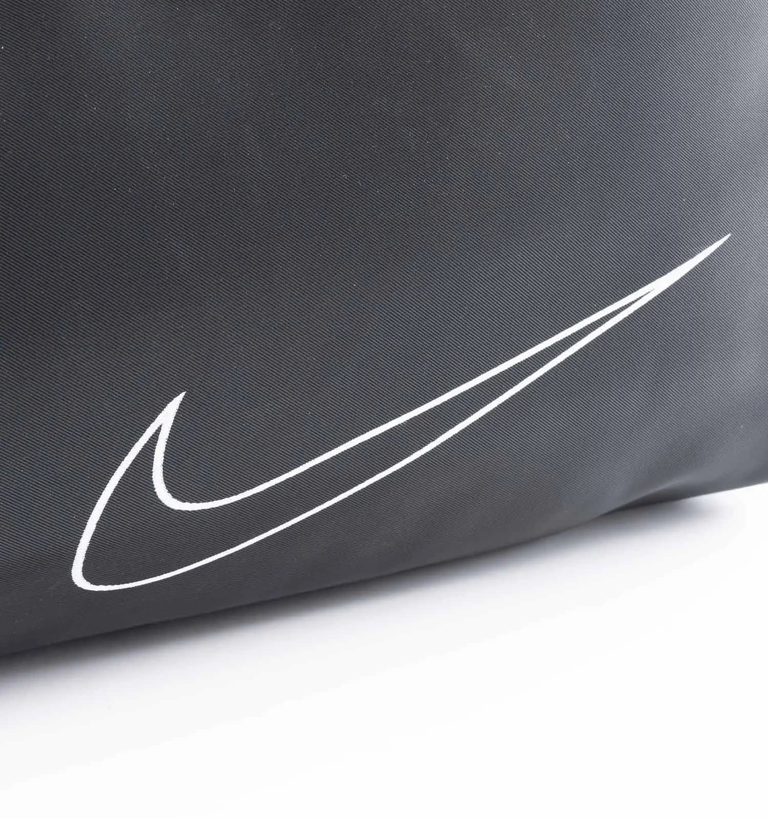 کیف ورزشی مشکی Nike سایز متوسط — تصویر ۴