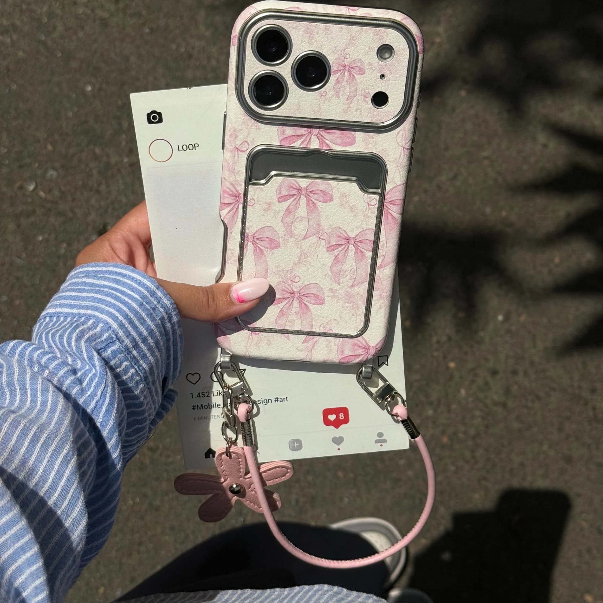 قاب گوشی کلاسیکارد پاپیون روبانی صورتی به همراه آویز و چارم گل (Classic Card Bag + Flower Charm + Pendant)