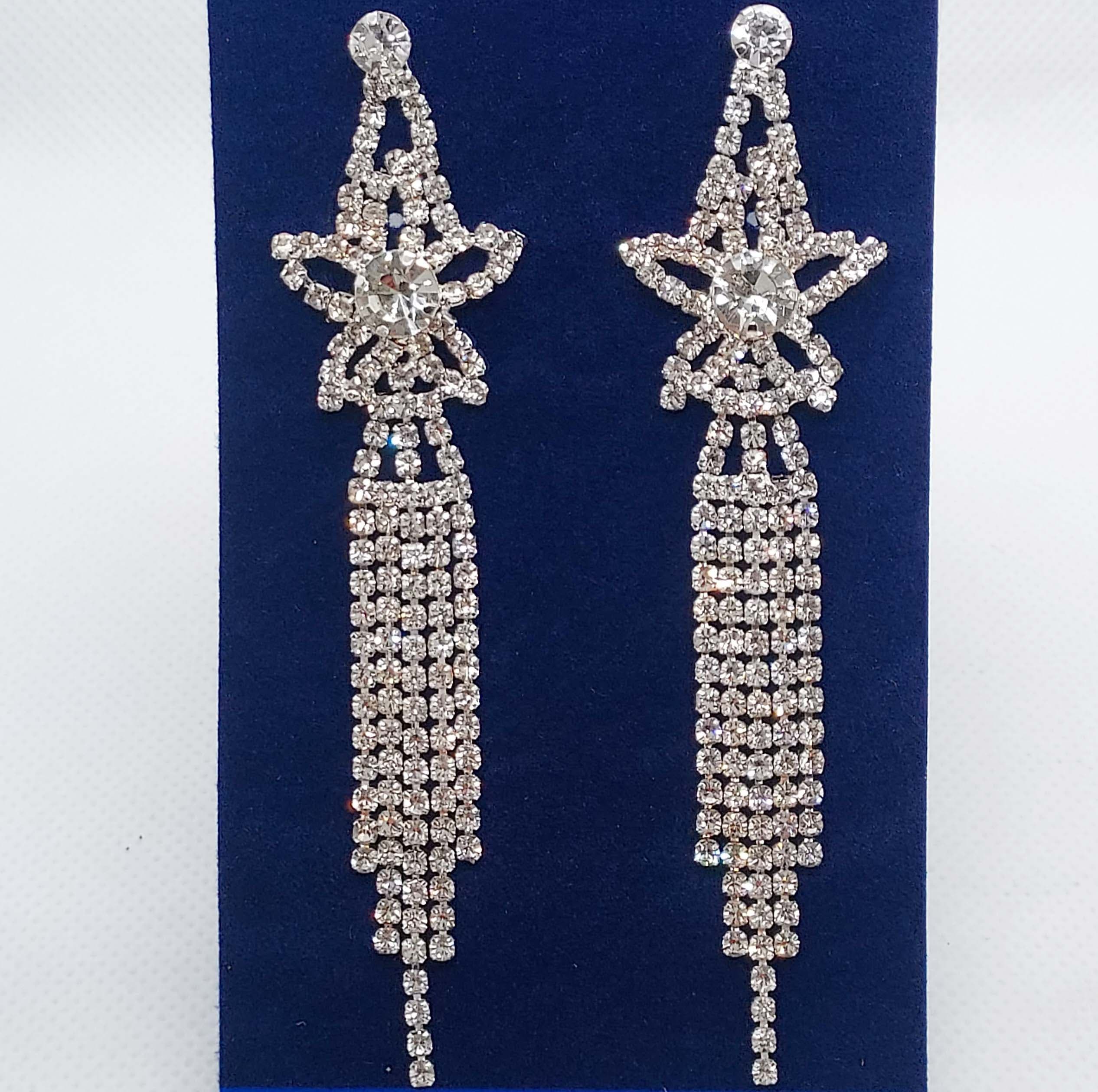 گوشواره نگین‌دار مجلسی ستاره‌ای شاینورا؛ اکسسوری نقره‌ای برای استایل دخترانه و زنانه — تصویر ۳