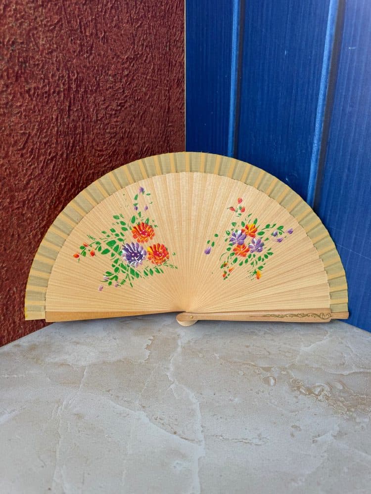 بادبزن چوبی بزرگ طرح گل و برگ | نقاشی روی چوب | تاشو و سوپر لاکچری — تصویر ۳
