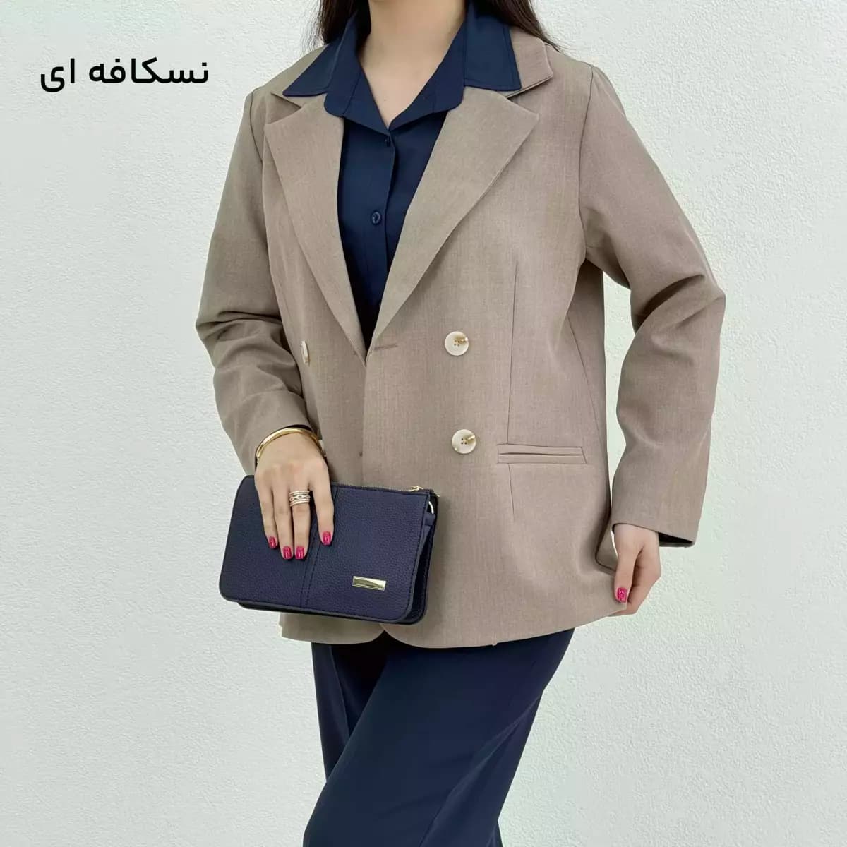 کت زنانه کرپ چهار دکمه — تصویر ۳
