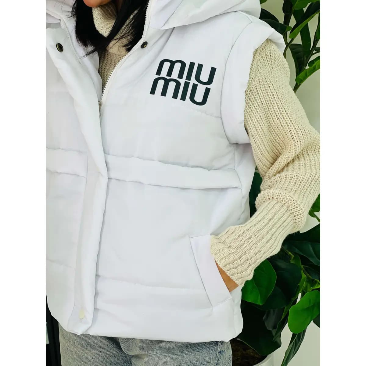 پافر دخترانه MIUMIU با طراحی کلاسیک — تصویر ۵