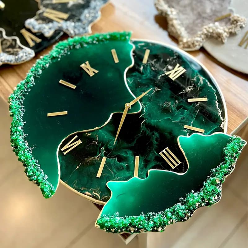 ساعت دیواری رزینی مدل سبز جنگلی