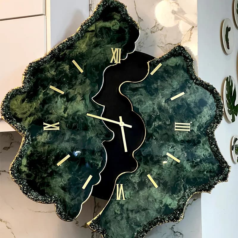 ساعت دیواری رزینی طرح ابرمرمر سبز